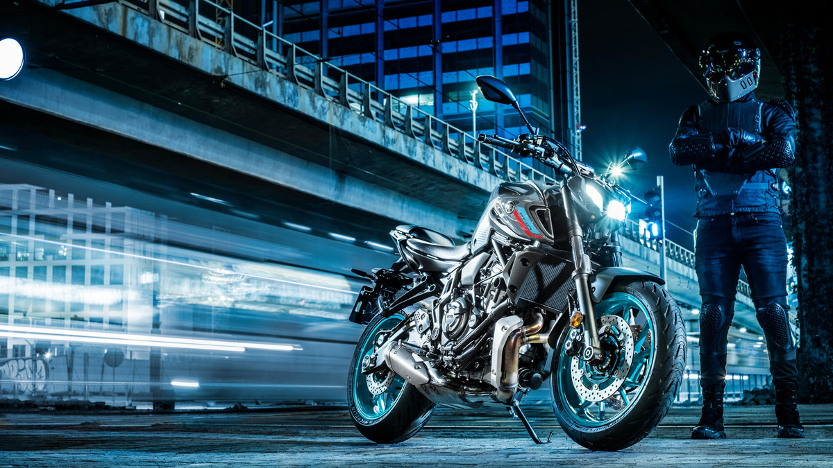 2022-Yamaha-MT07-EU-Cyan_Storm-Static-008-03