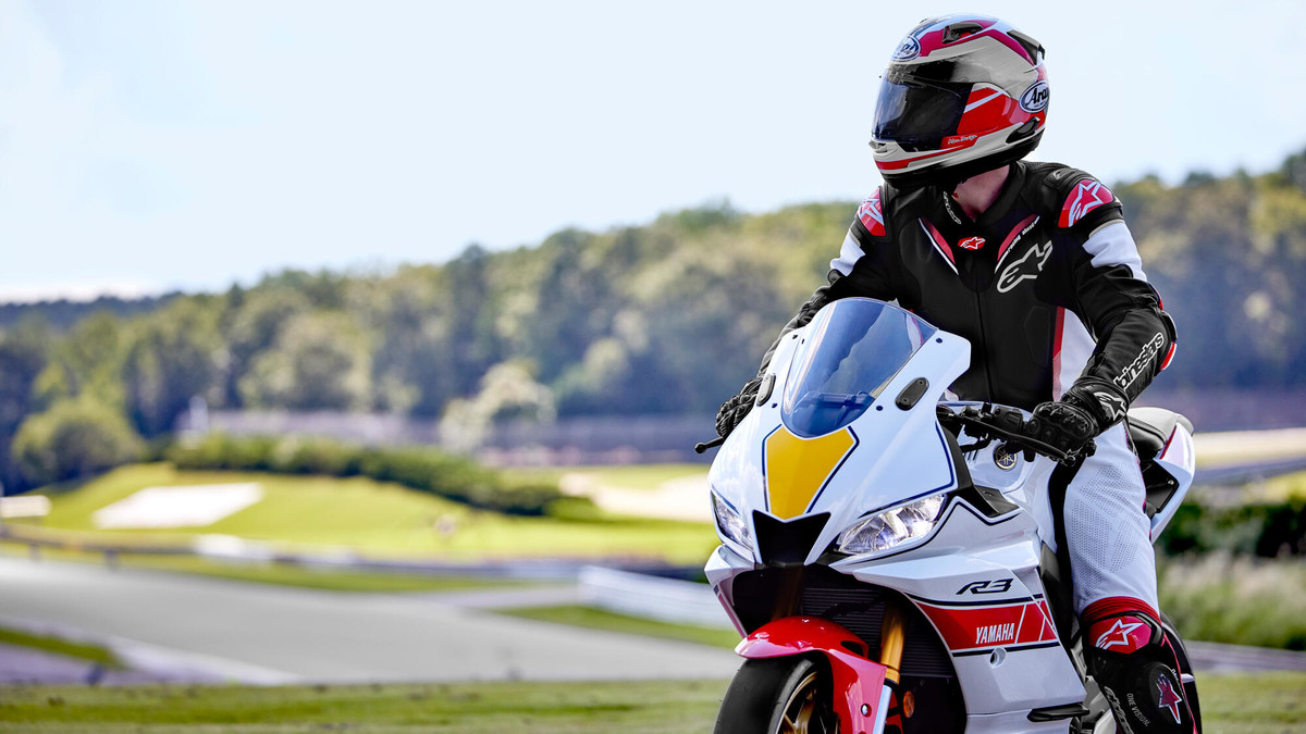 2022-Yamaha-YZFR320SV-EU-Anniversary_White-Static-004-031