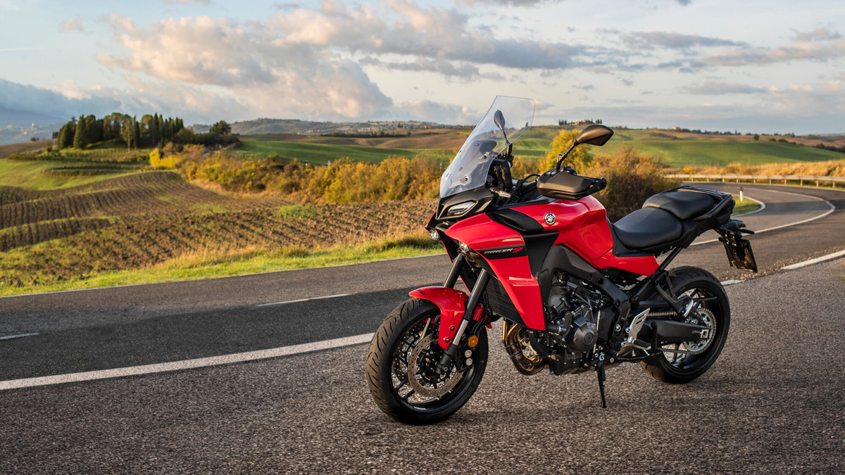 2023-Yamaha-MT09TR-EU-Redline-Static-001-03