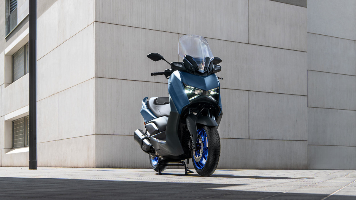 2023-Yamaha-XMAX300-EU-Icon_Blue-Static-003-03