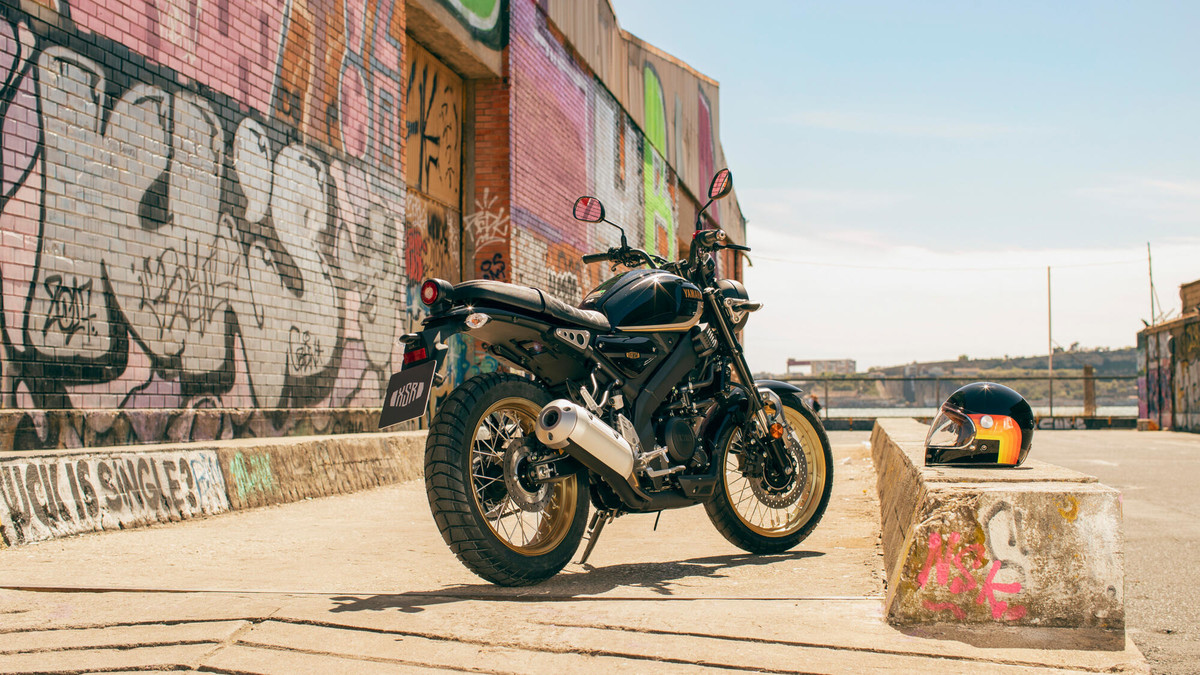 2023-Yamaha-XS125SV-EU-Historic_Black-Static-005-03