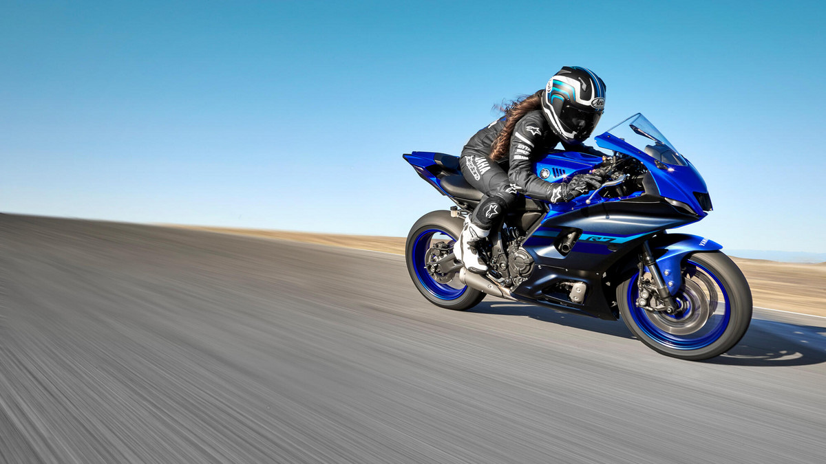 2024-Yamaha-YZF700R7-EU-Icon_Blue-Action-004-03R7