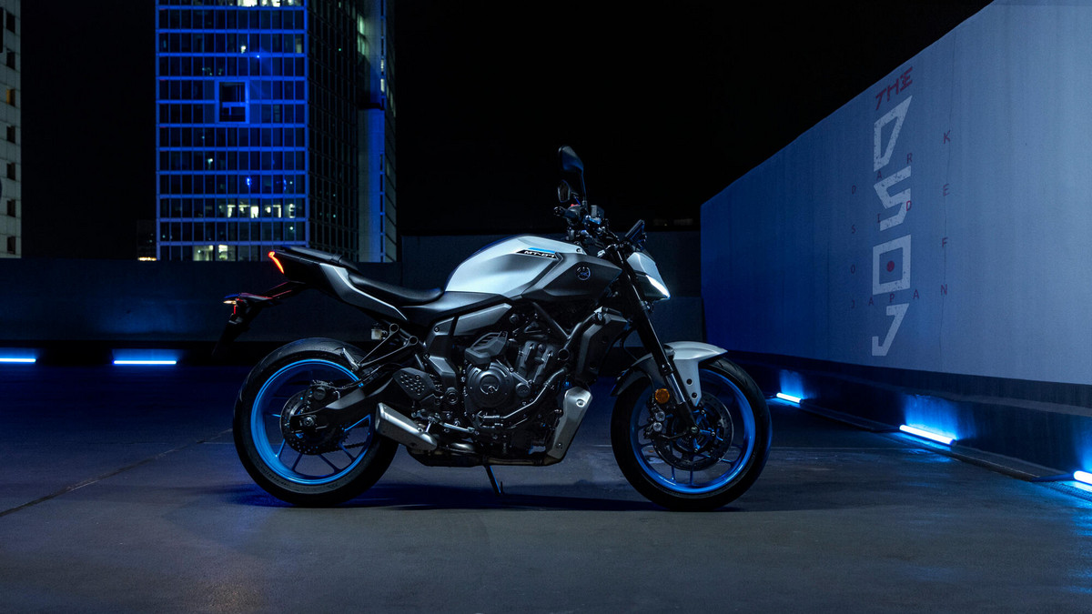 2025-Yamaha-MT07AS-EU-Ice_Storm-Static-004-03