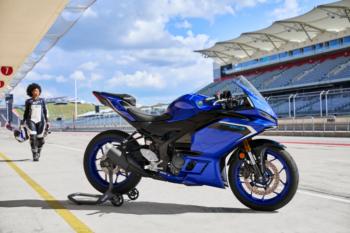 2025-Yamaha-YZF-R320-EU-Icon_Blue-Static-004-03R3