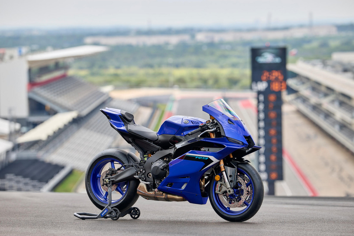 2025-Yamaha-YZF900R9-EU-Icon_Blue-Static-002-03R9