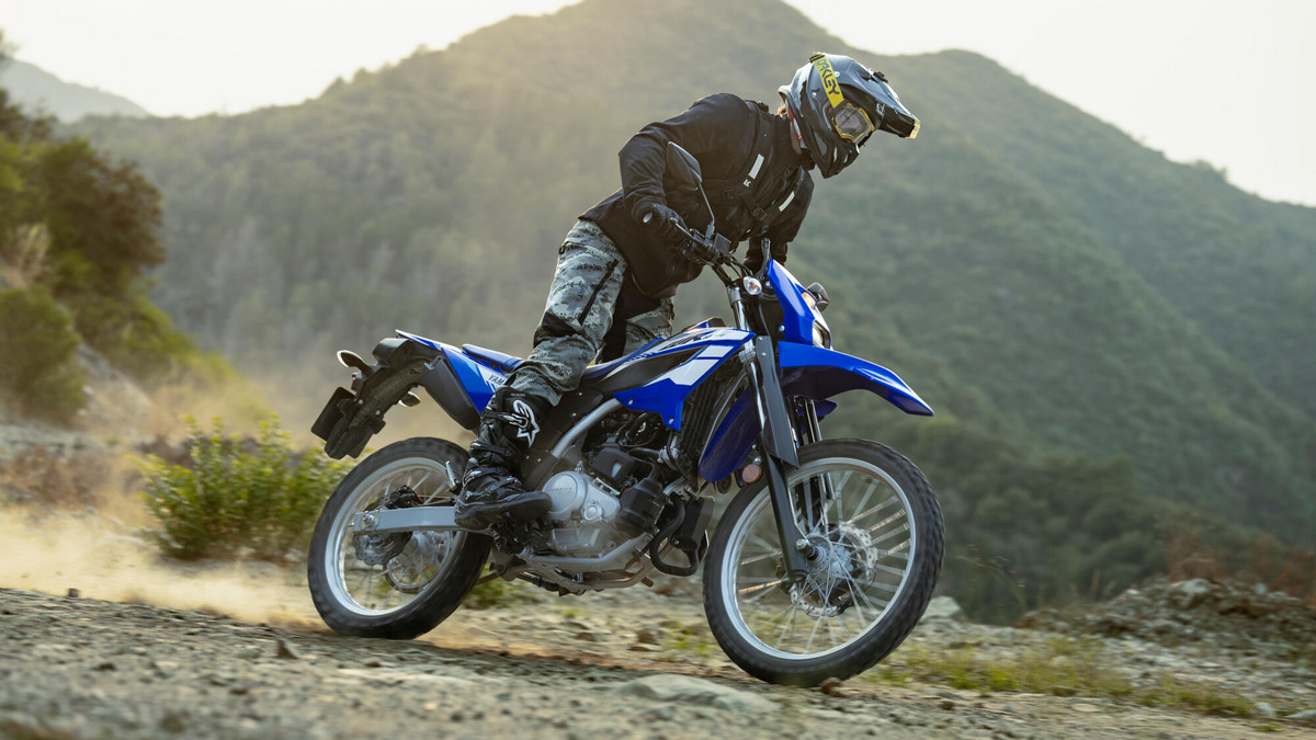 2026-Yamaha-WR125-EU-Icon_Blue-Action-012-03