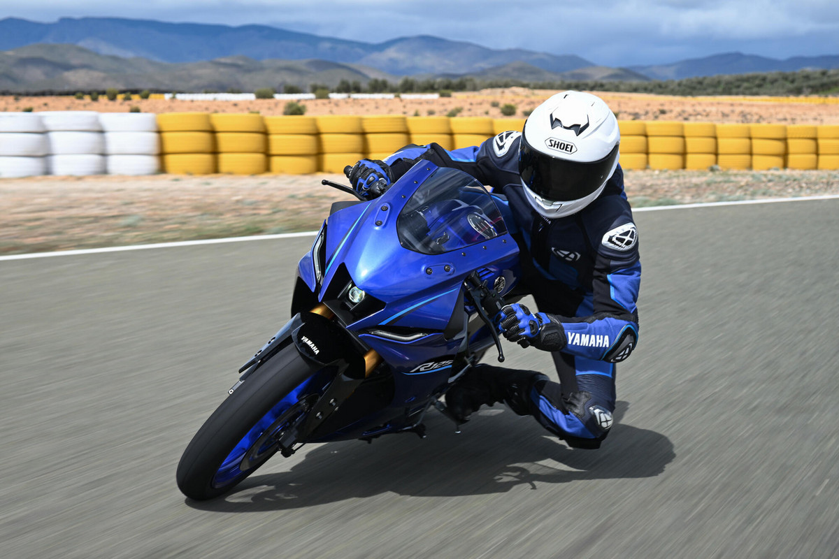 2026-Yamaha-YZF-R125A-EU-Icon_Blue-Action-003-03