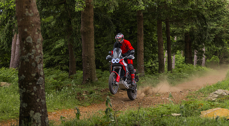 Ducati-DesertX-Discovery-Overview-mosaic-gallery-780x430-05