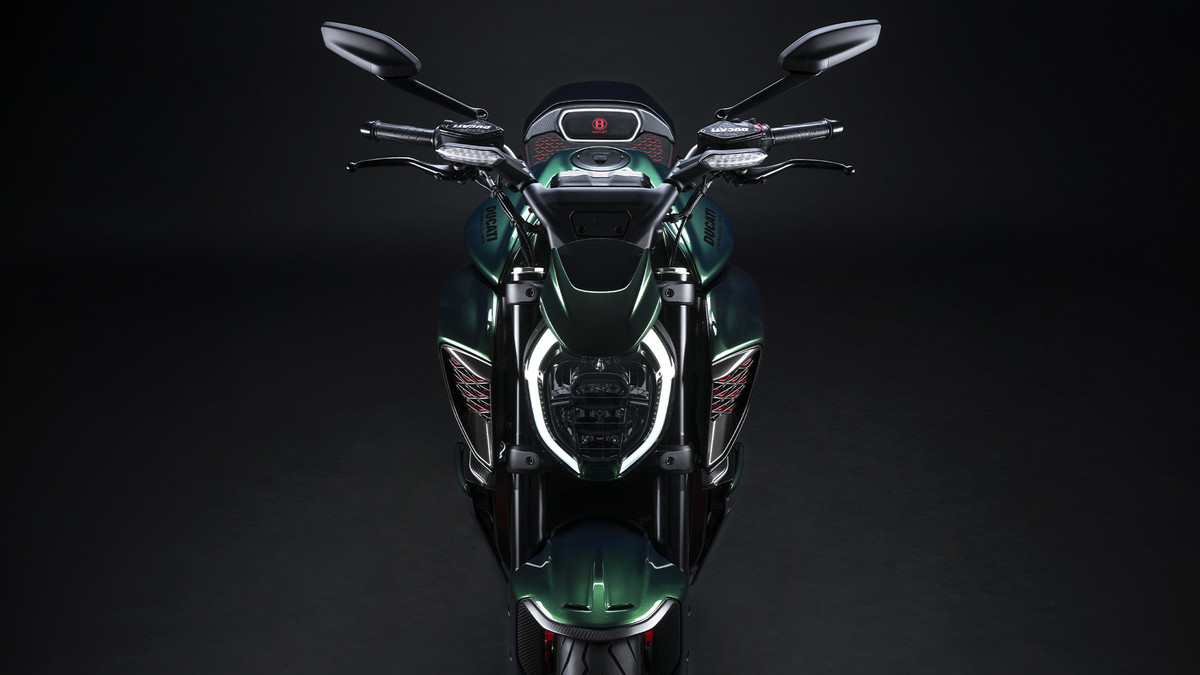 Ducati-Diavel-V4-for-Bentley-DWP24-Overview-gallery-1920x1080-01