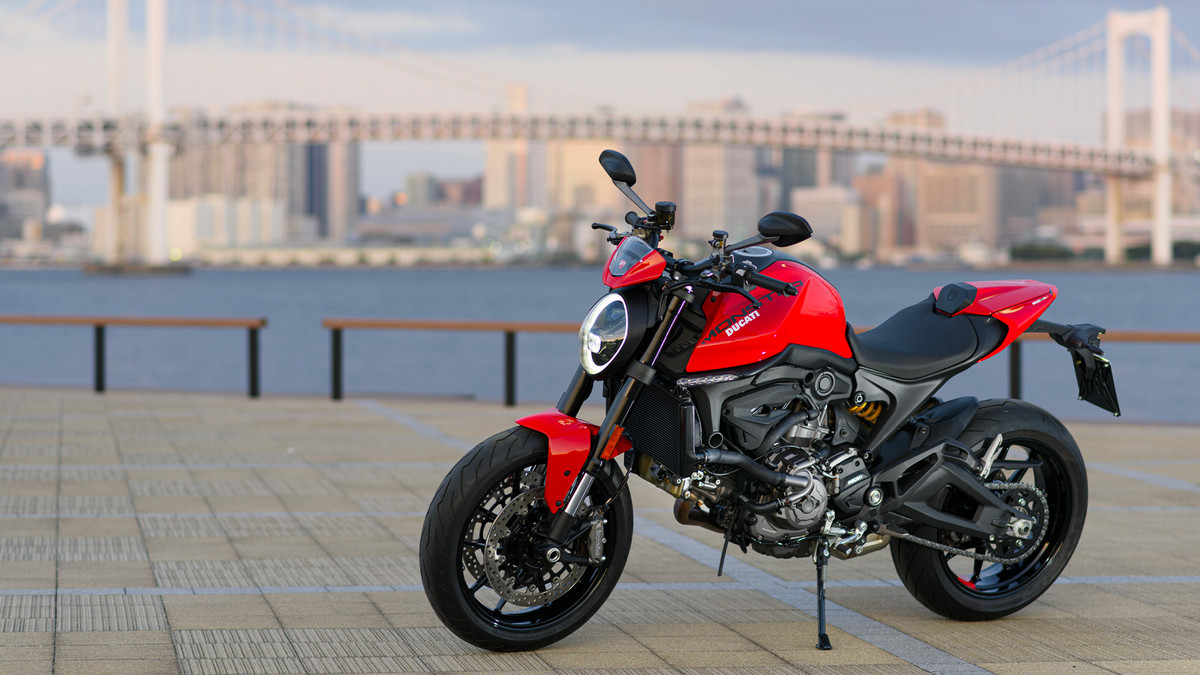 Ducati-Monster-MY24-oveview-gallery-1920x1080-05