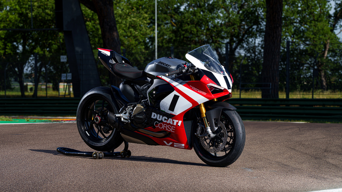 Ducati-Panigale-V2-Final-Edition-Tech-spec-gallery-1920x1080-01