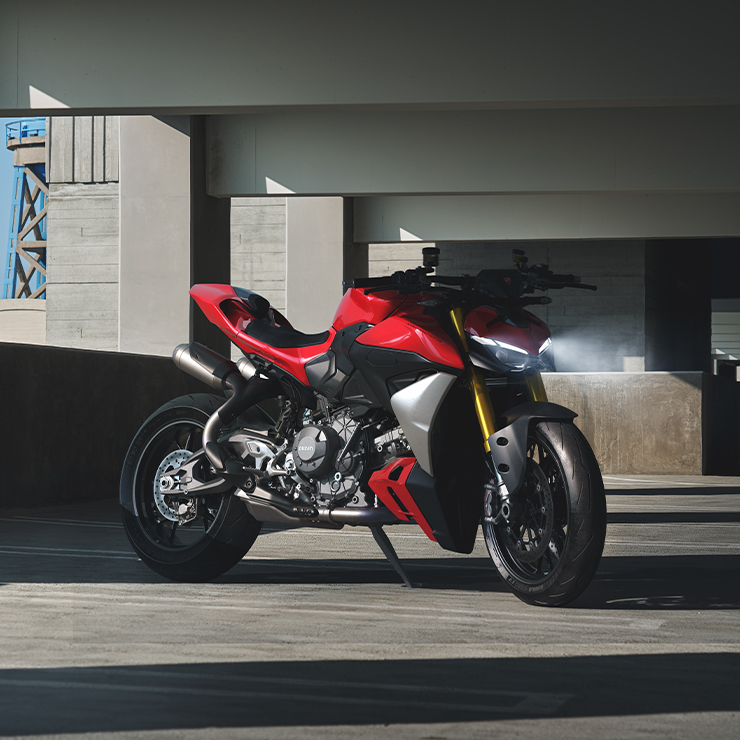 Ducati-Streetfighter-V2-V2S-overview-carousel-imgtext-full-740x740-01