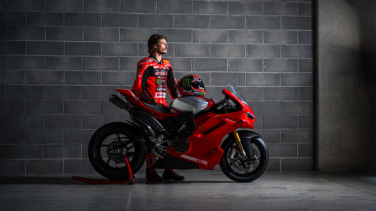 Panigale-V4-R-overview-gallery-mosaic-1920x1080-4