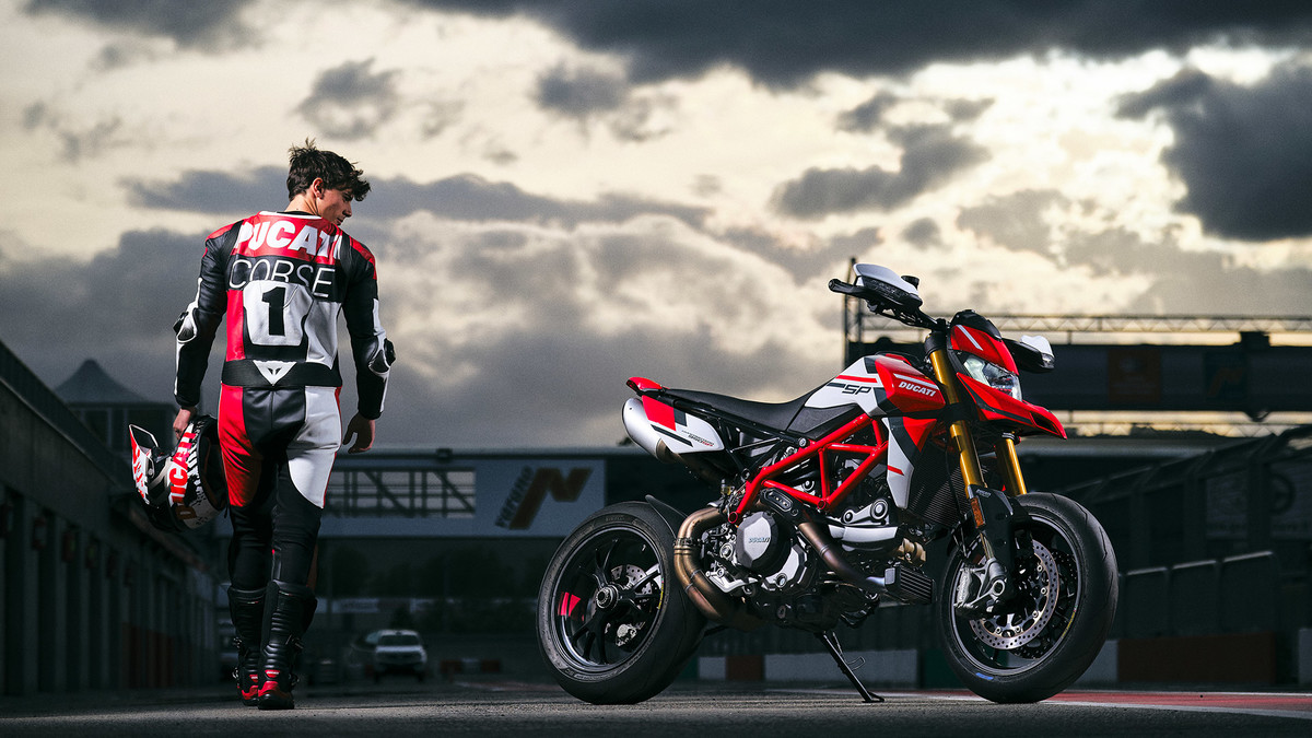 Hypermotard-SP-MY2021-Dinamiche-13-gallery-1920x1080